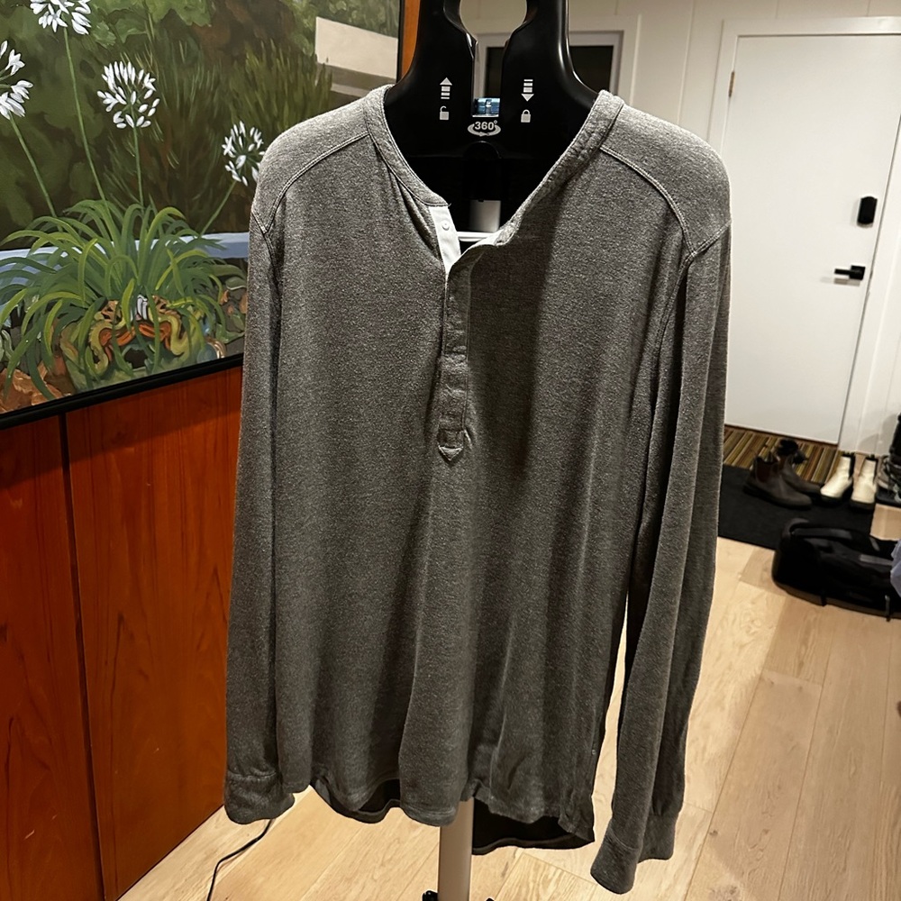 Kit and Ace - Size M (no tag) - grey stretch flannel henley - luxury Lululemon